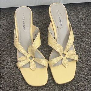 Yellow flower Sabharbor heels